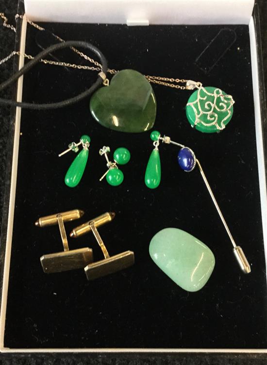 Green Jade jewellery items etc(-)